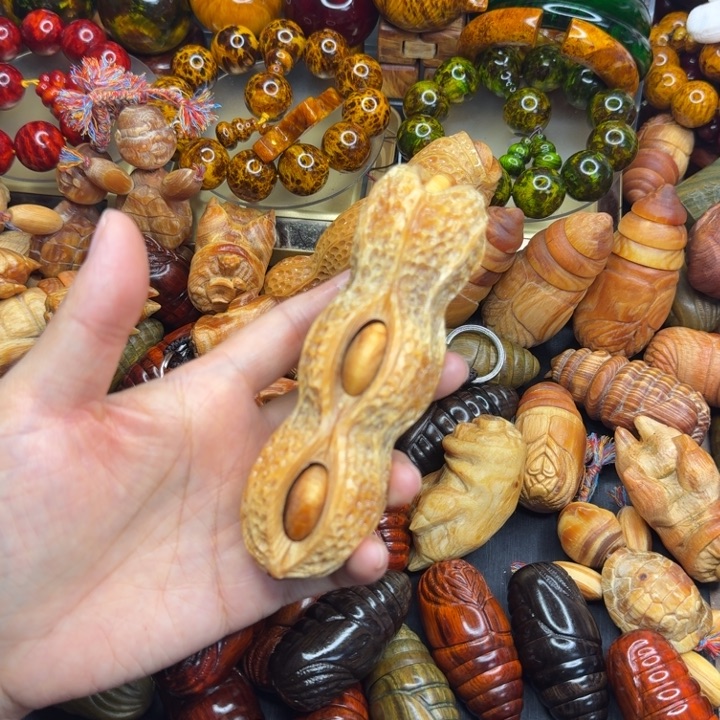 松木琥珀木文玩手串