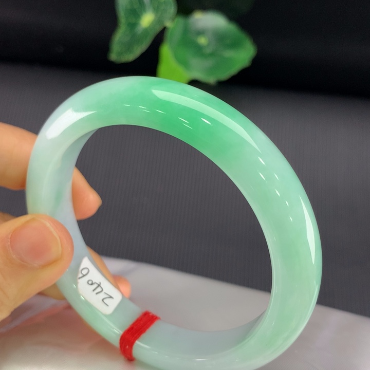 翡翠手镯未镶嵌正圈57