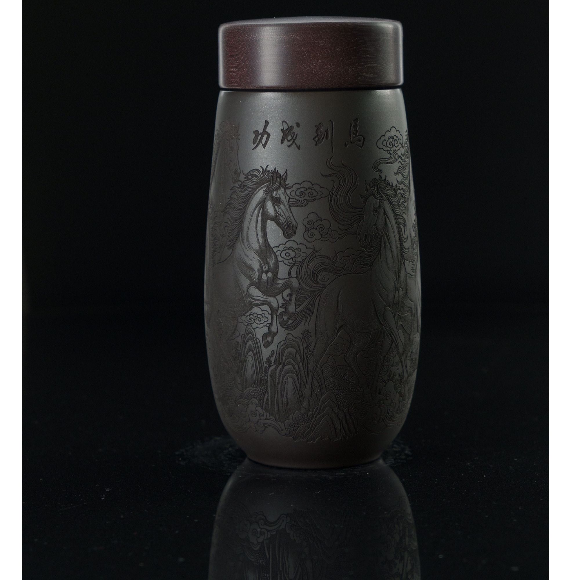 马到成功  石黄紫砂杯