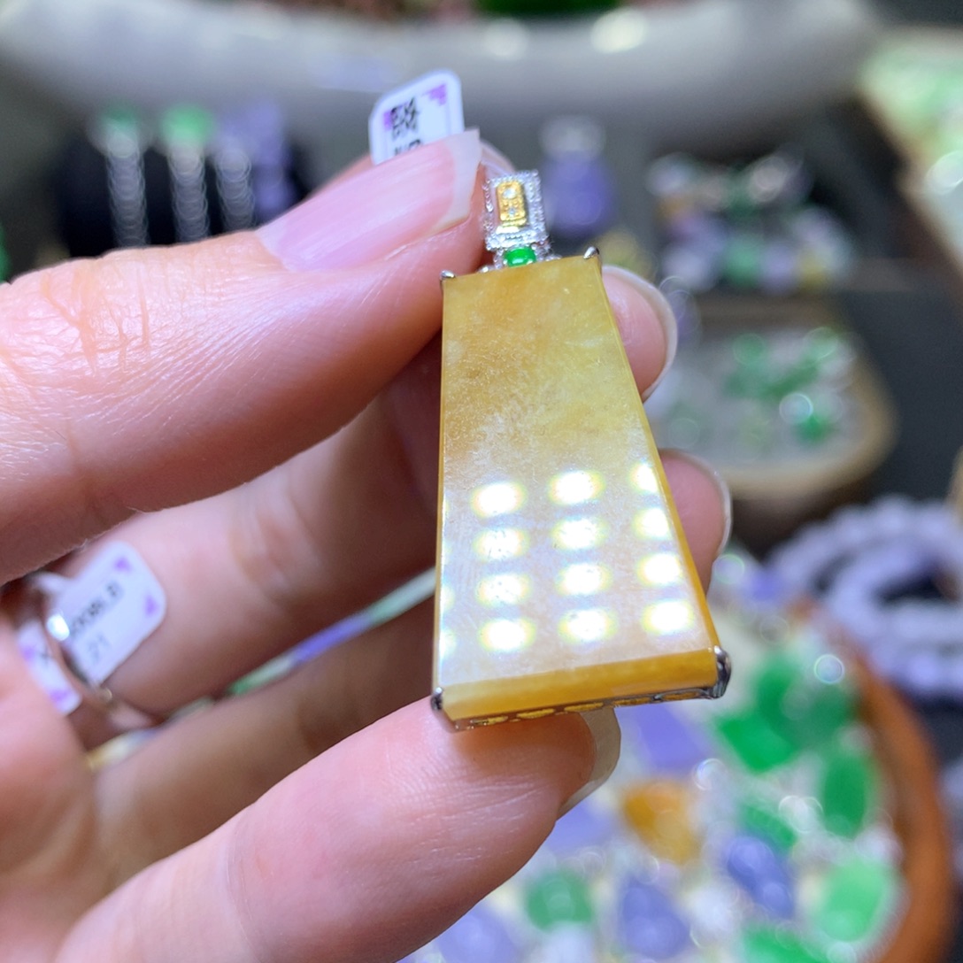 【闪购商品】翡翠颈饰18K金镶嵌翡翠吊坠项链