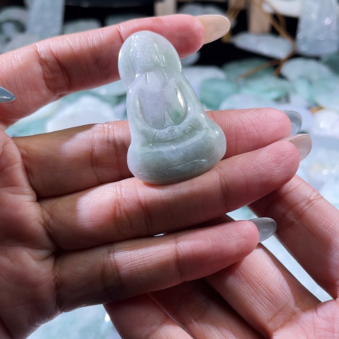 翡翠未镶嵌颈饰观音