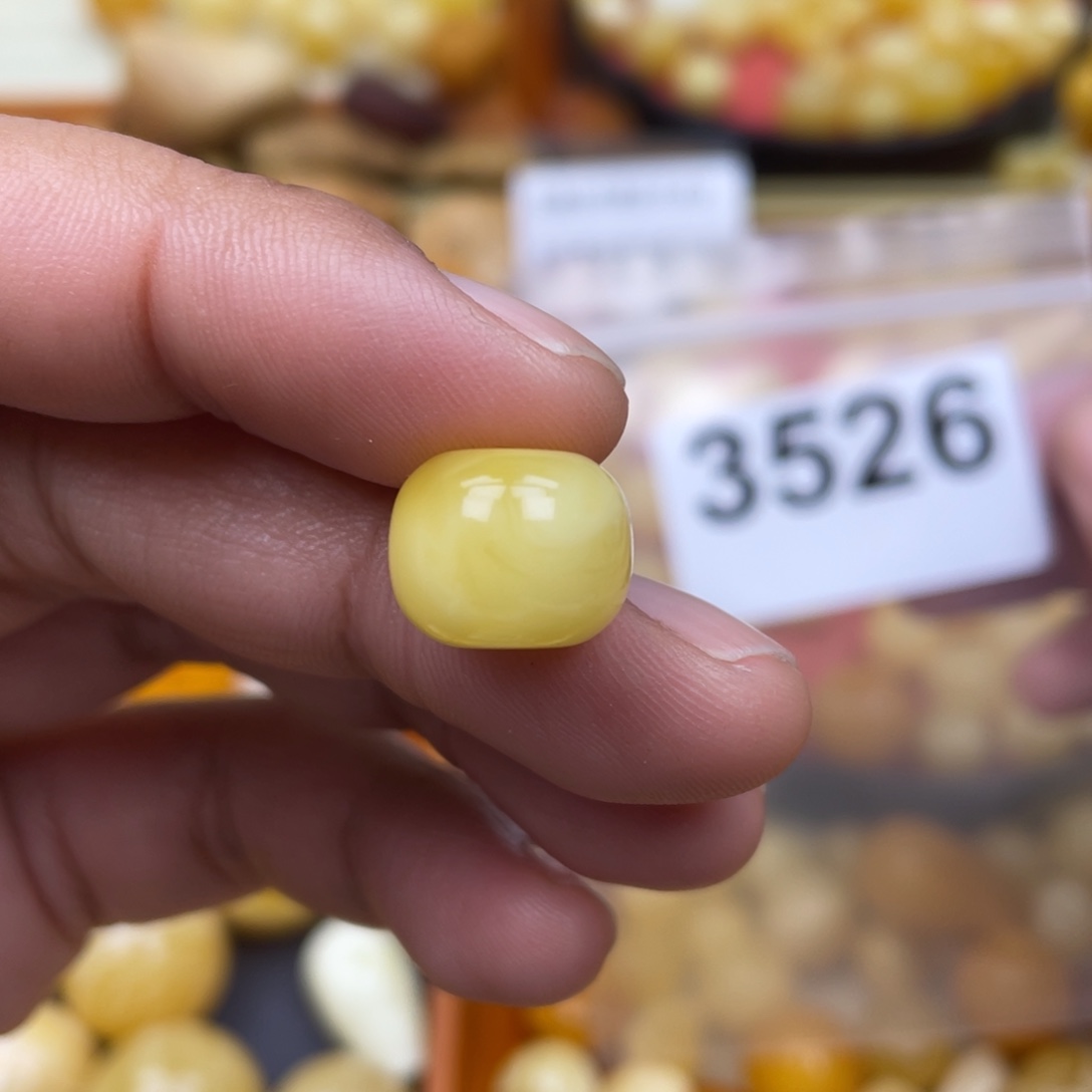 琥珀珠宝奇石未镶嵌吕***-