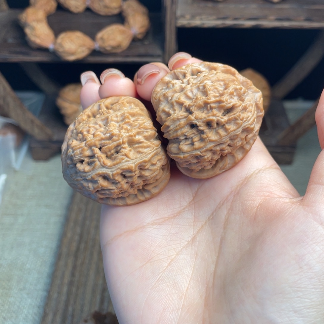 C***吊坠文玩核桃三角白40