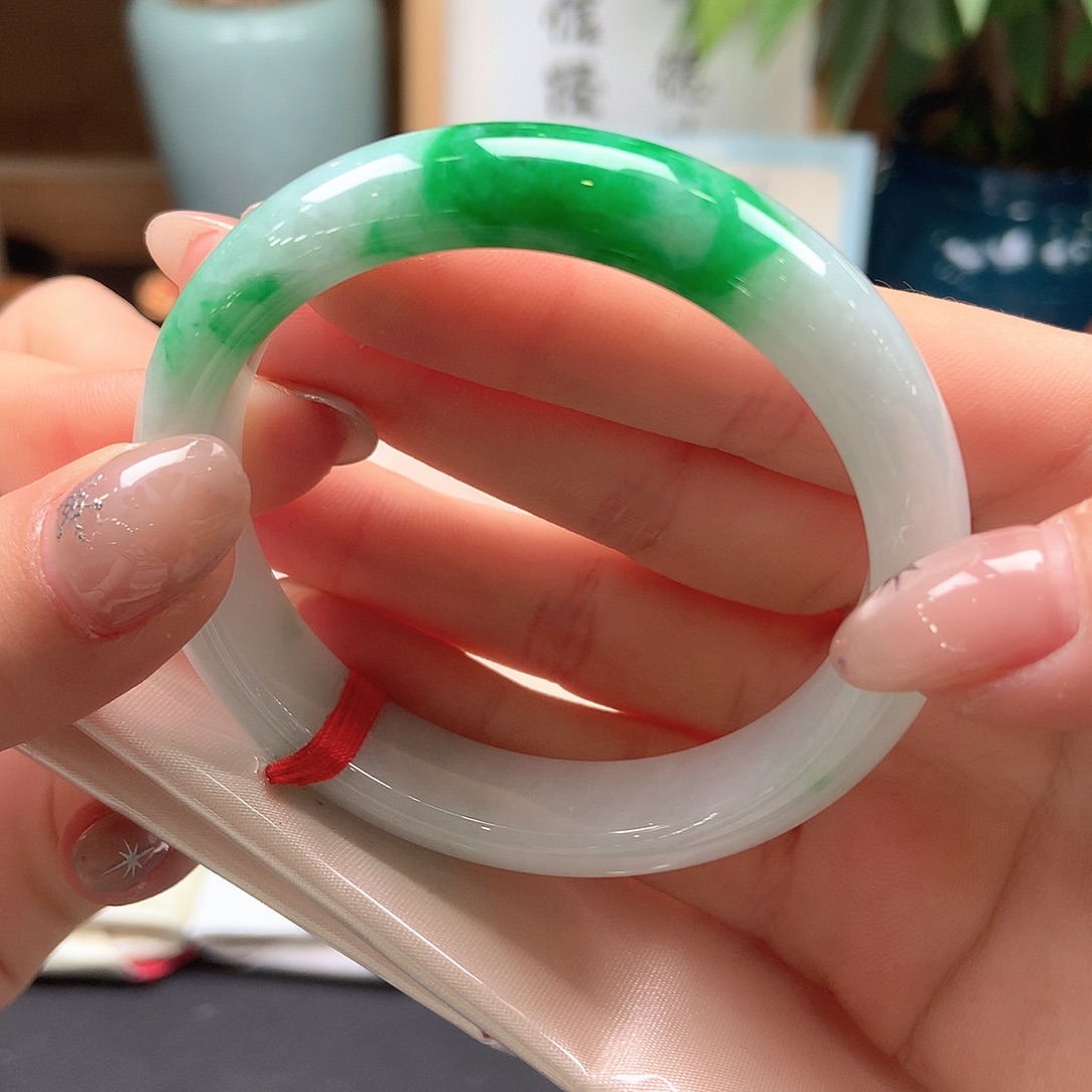 翡翠未镶嵌手镯飘阳绿9号