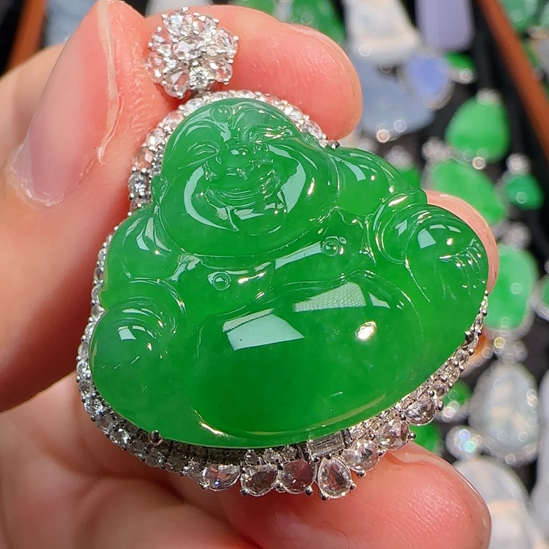 翡翠颈饰18K金镶嵌阳绿厚装佛公