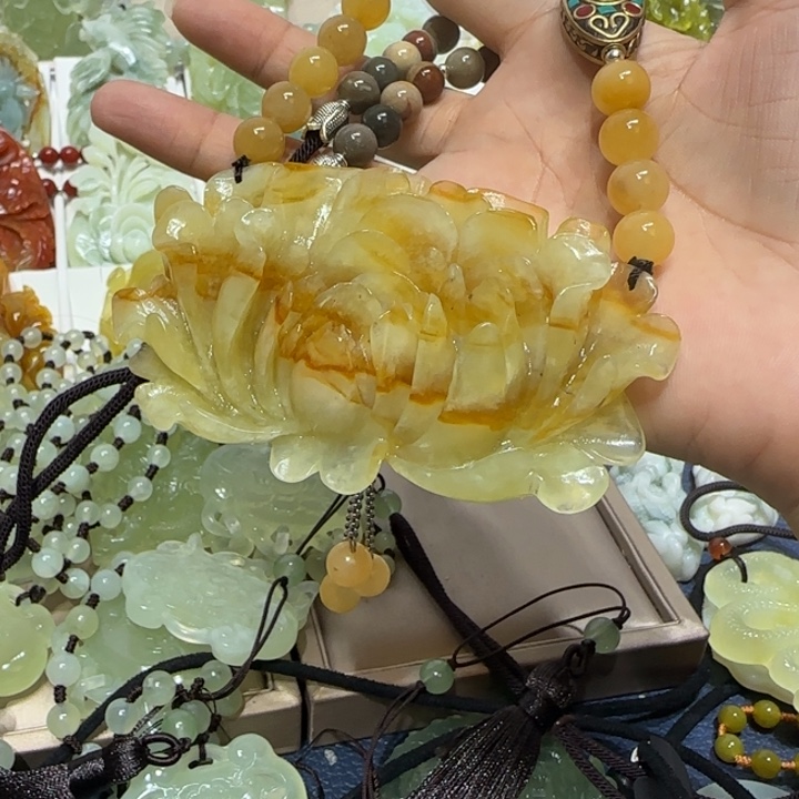 蛇纹石玉吊坠未镶嵌