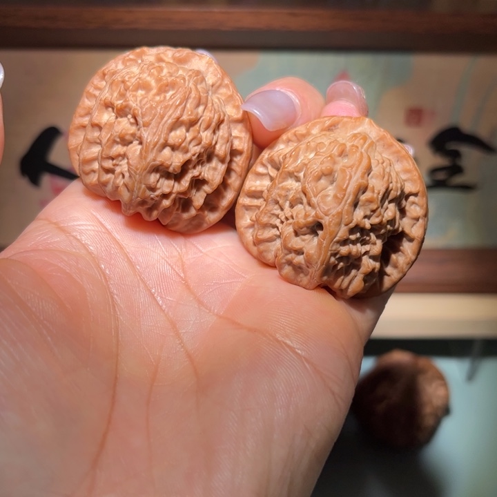 文玩核桃吊坠白狮子
