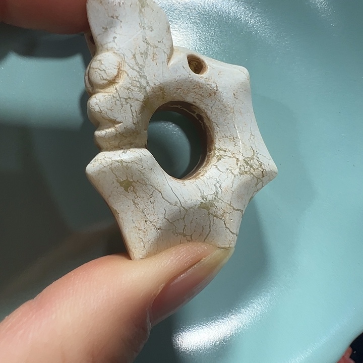 透闪石质玉未镶嵌挂件