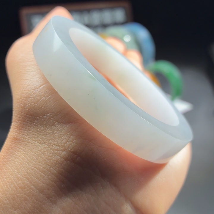 定制翡翠未镶嵌翡翠手镯