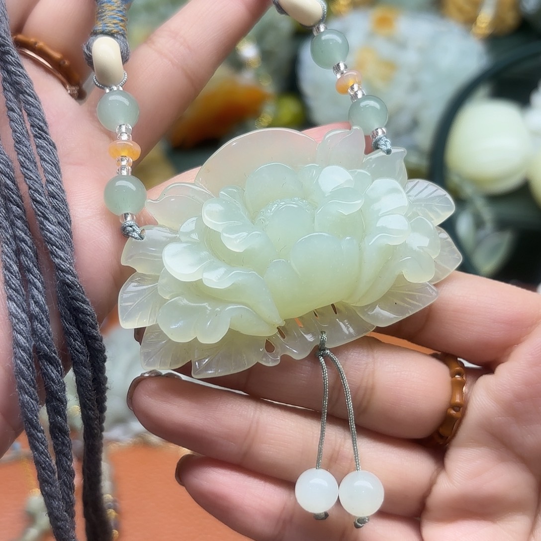 蛇纹石玉未镶嵌吊坠