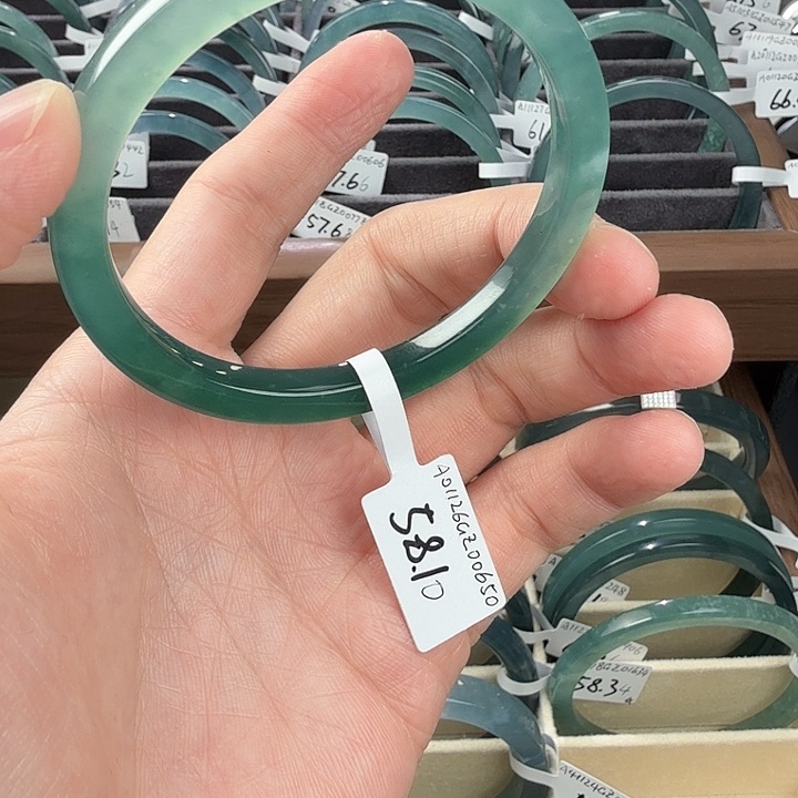 翡翠手镯未镶嵌凭**动58.10