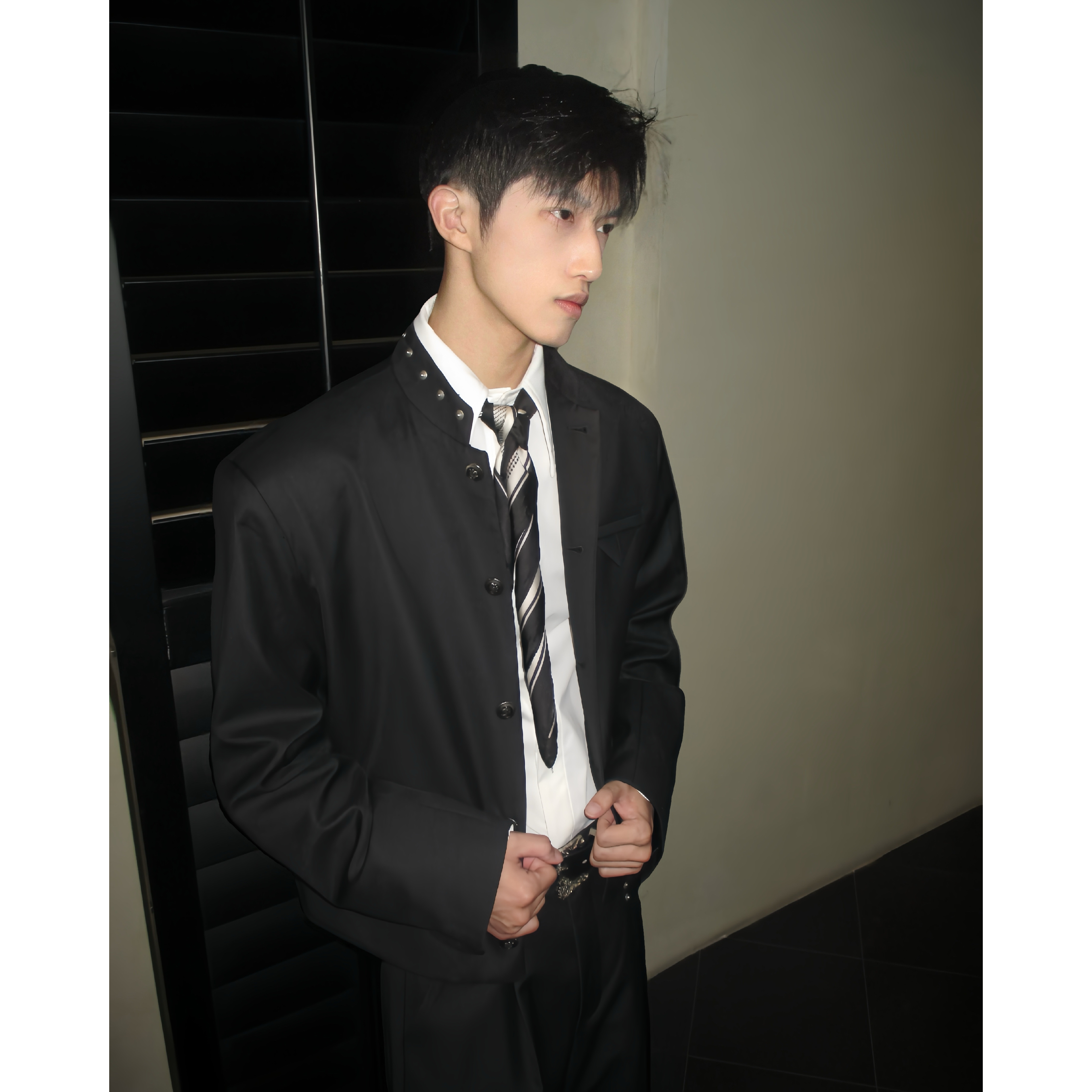 Kensectti 正肩铆钉设计立体裁剪短款夹克定制新贵高级感西装外套