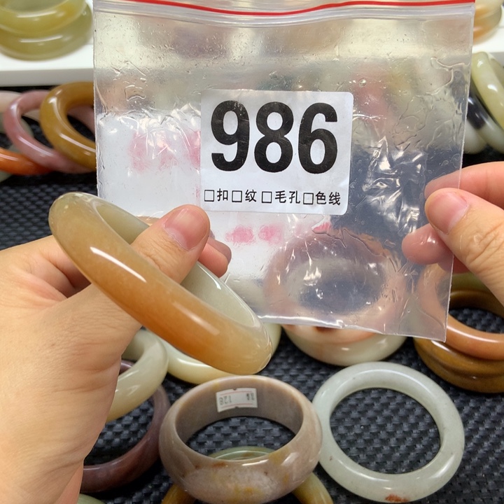 未镶嵌手镯石英质玉玲*