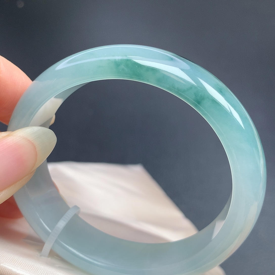 翡翠未镶嵌手镯（贵妃镯）53.5圈口