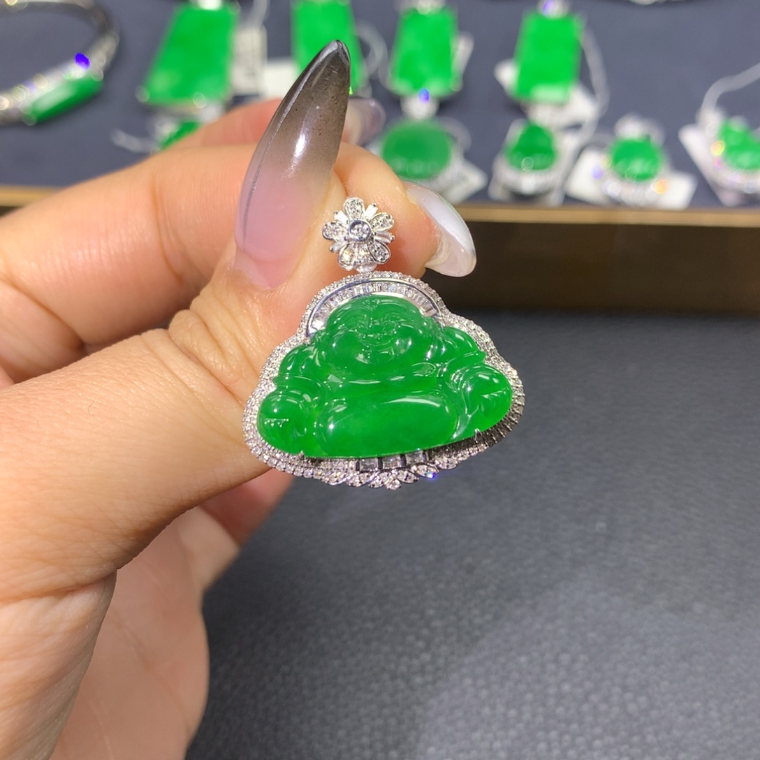 翡翠颈饰18K金镶嵌翡翠