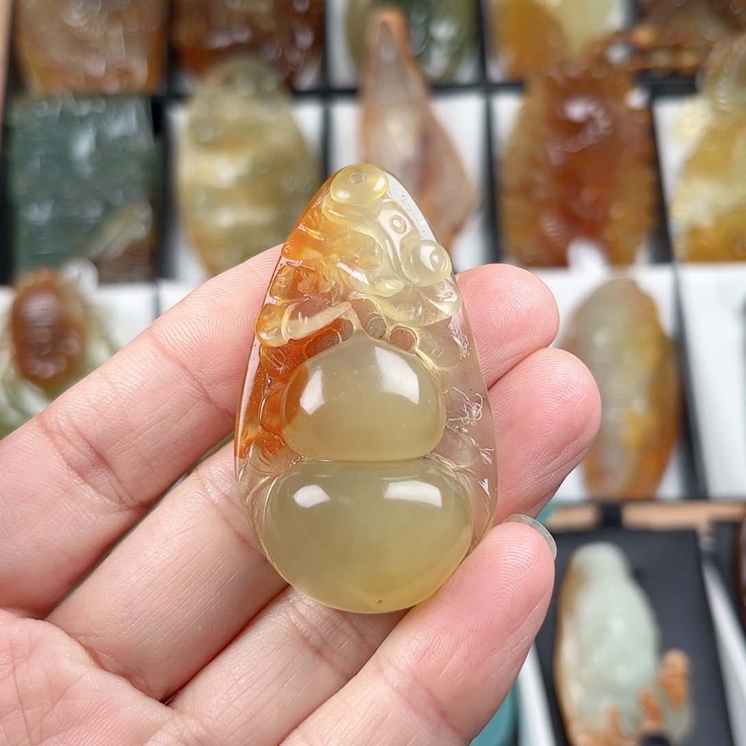 蛇纹石玉未镶嵌颈饰