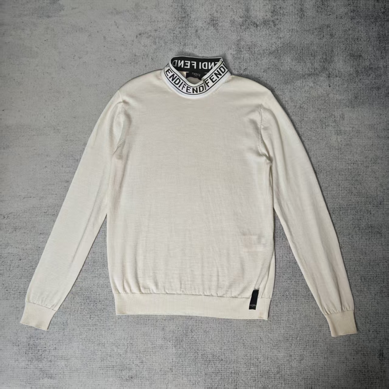 99新 FENDI/芬迪 领口logo白色羊毛衫48码