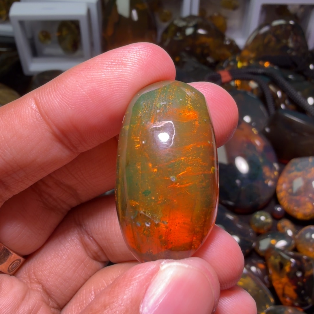 咕***咩琥珀未镶嵌裸石，，