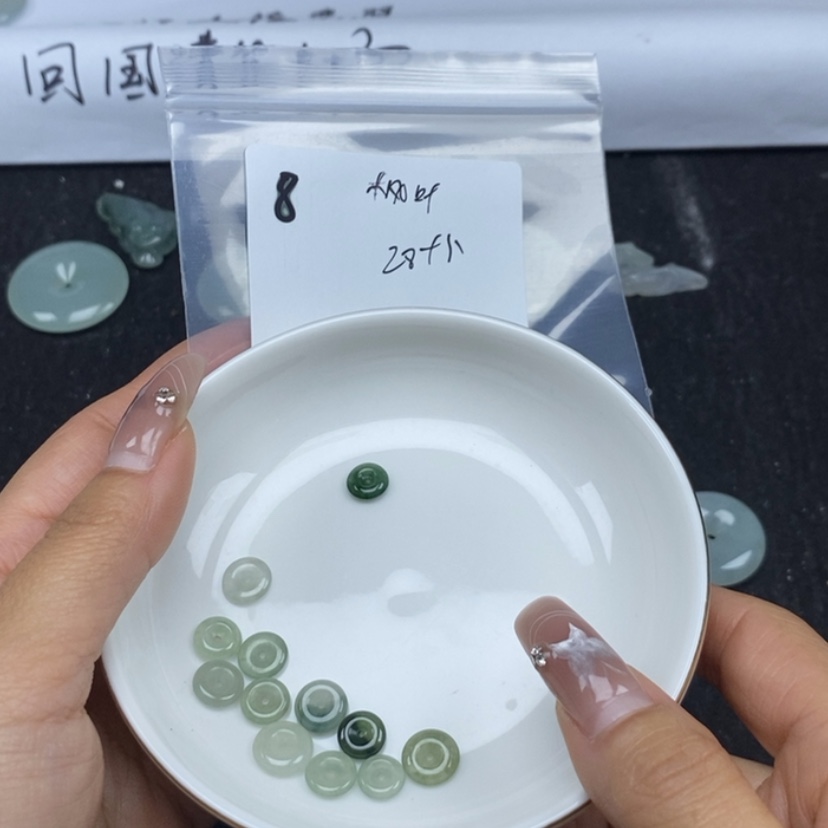 【闪购商品】翡翠颈饰未镶嵌枫*?