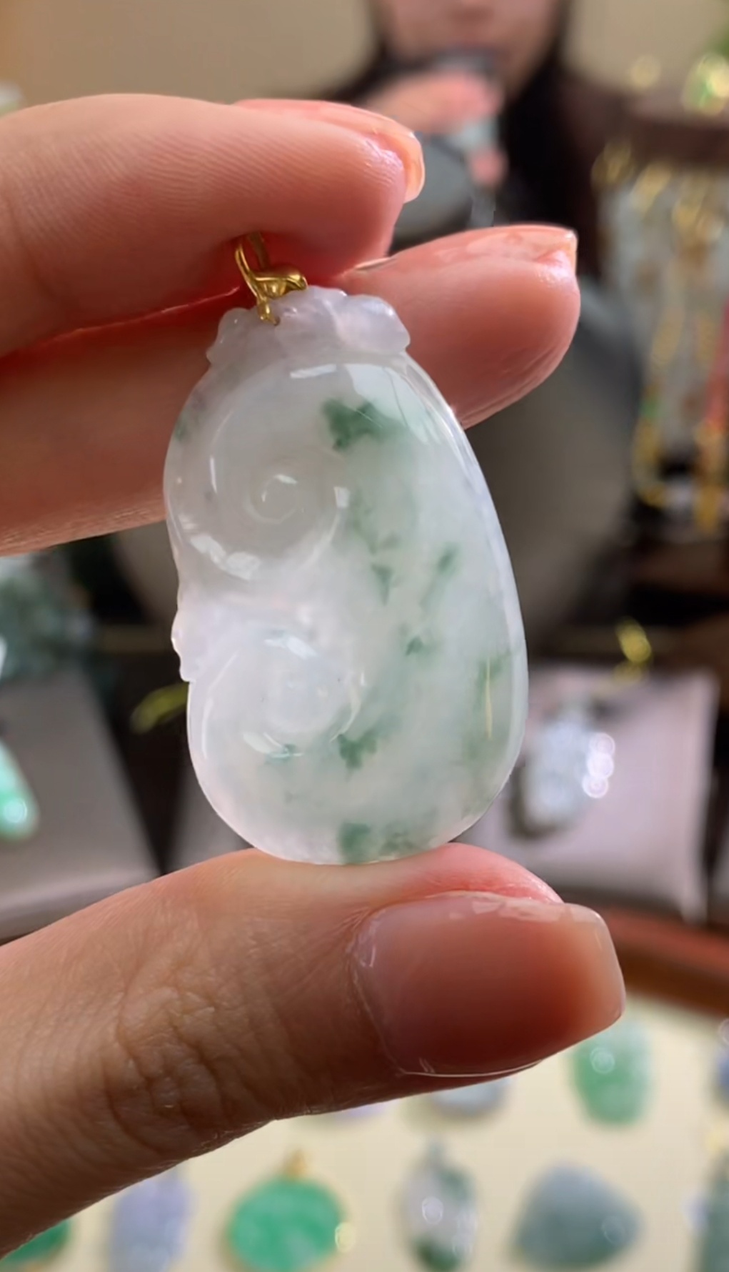 天然A货翡翠吊坠