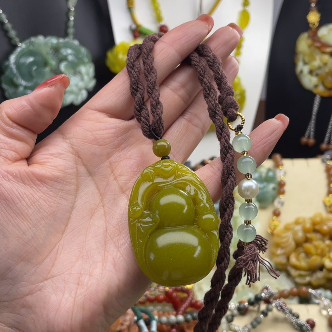 未镶嵌蛇纹石玉颈饰