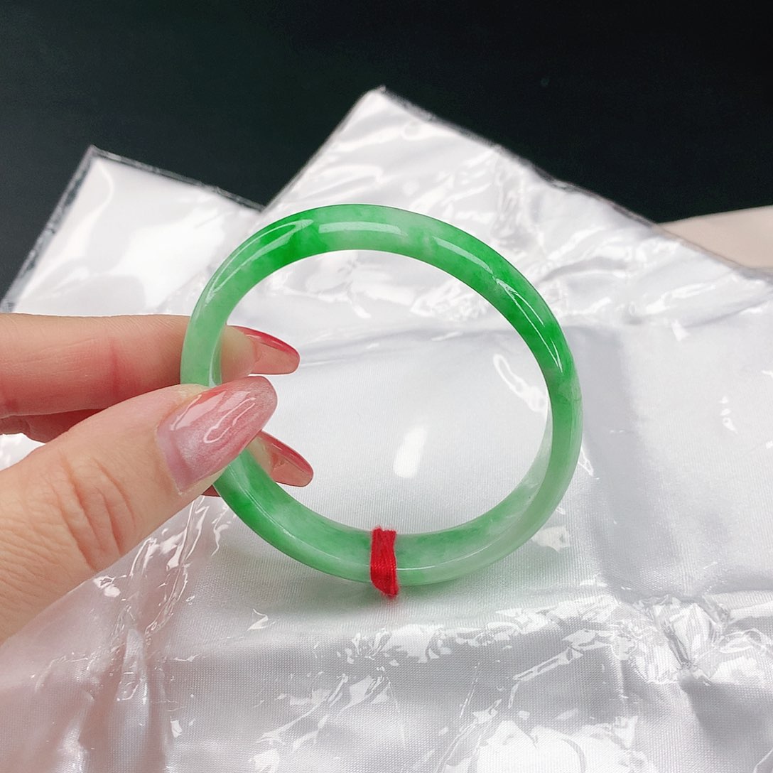 翡翠手镯未镶嵌翡翠077