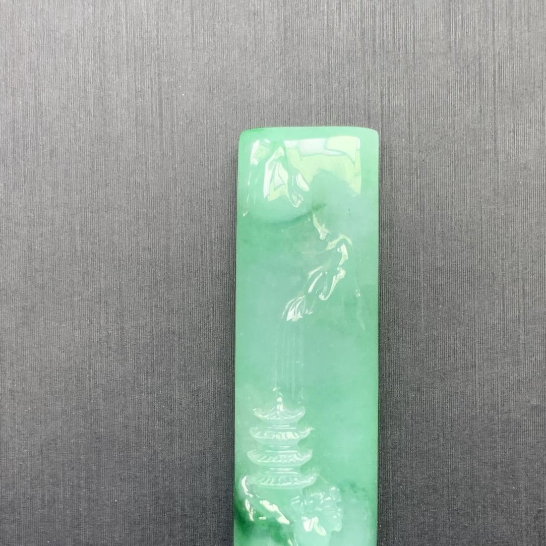 天然缅甸翡翠A货 满绿底色山水牌