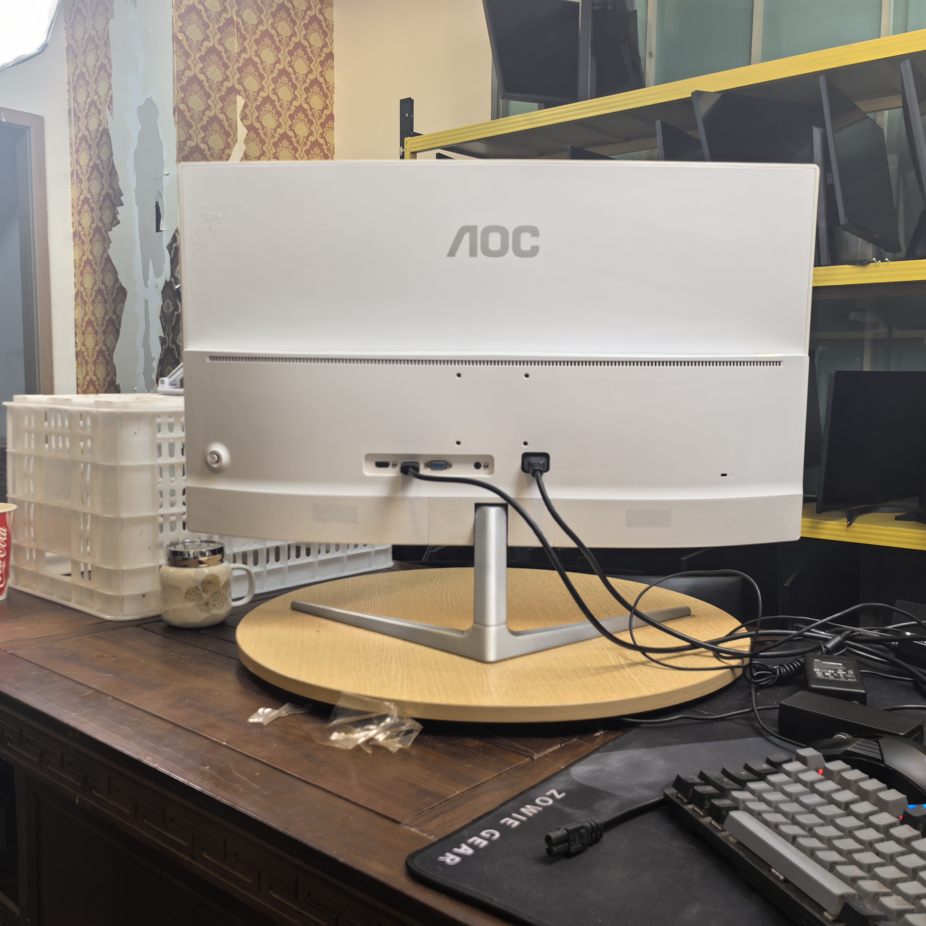 9新 AOC 32寸曲面2k60hz办公护眼高清二手显示器