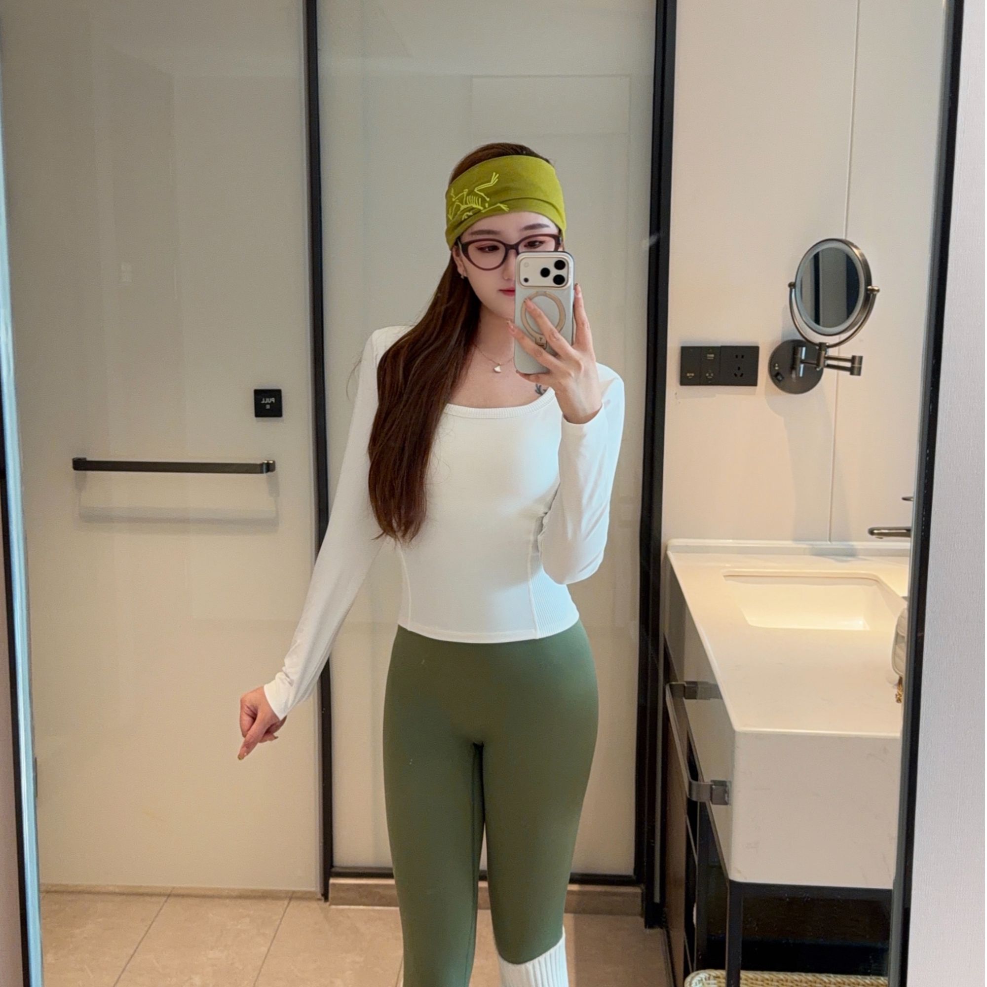 雯 【QICIFIER】一体bra长袖T 运动防震显瘦百搭带杯垫瑜伽长袖 