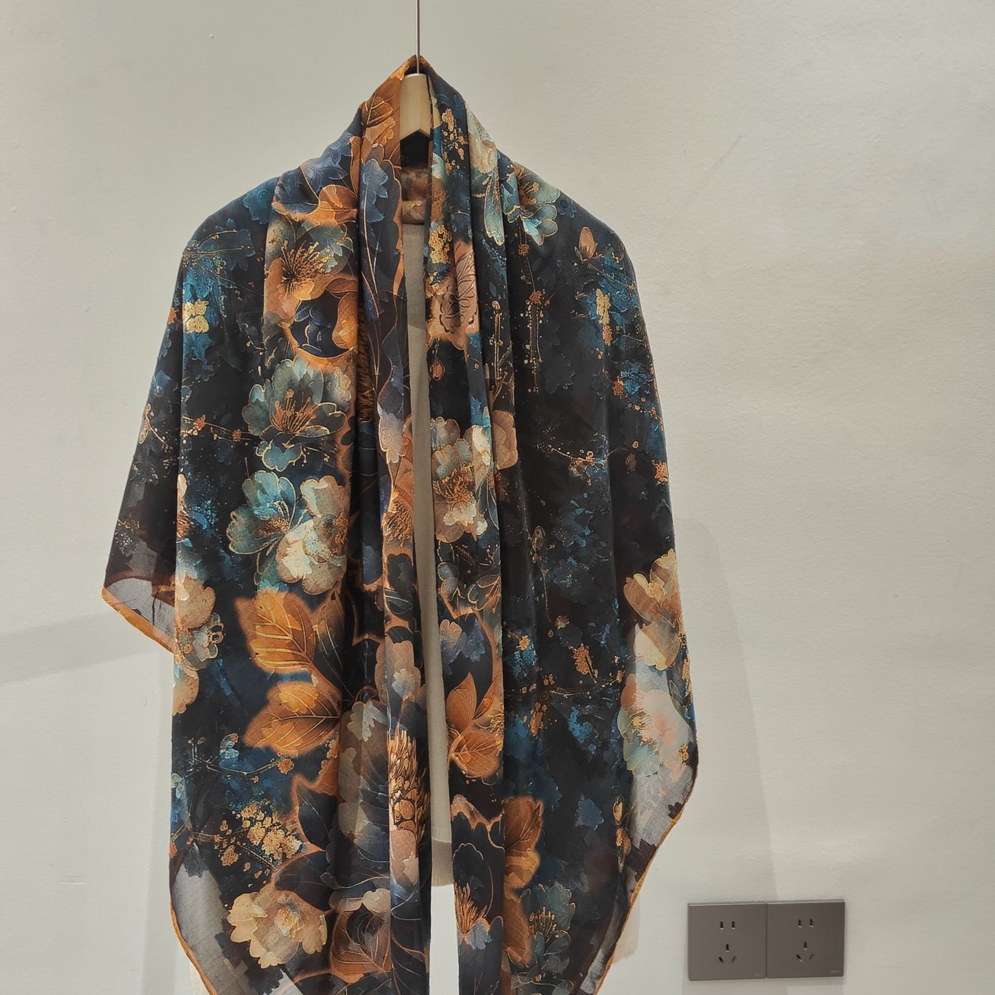 （蓝芙蓉）烧花围巾135*135左右方巾