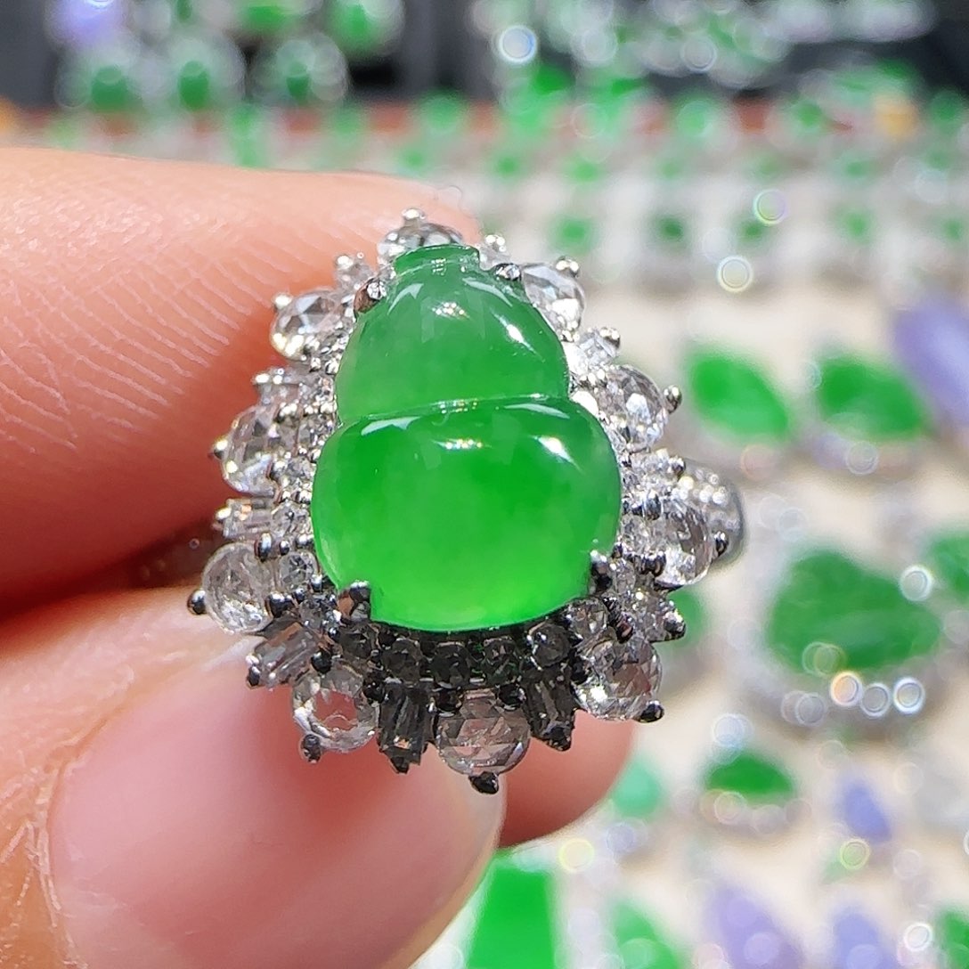 翡翠吊坠(不含链)18K金镶嵌