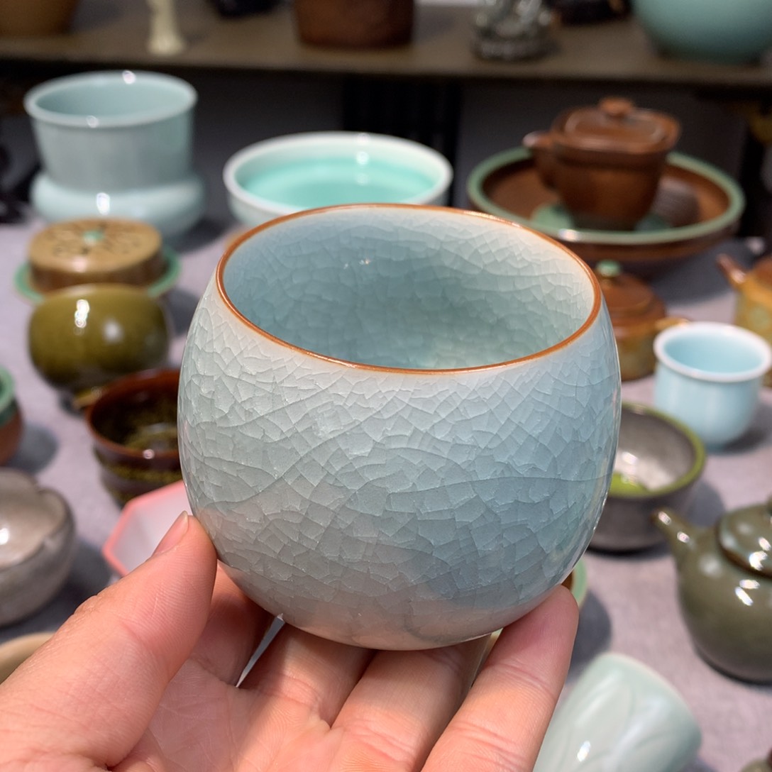 龙泉青瓷冰裂手捧杯