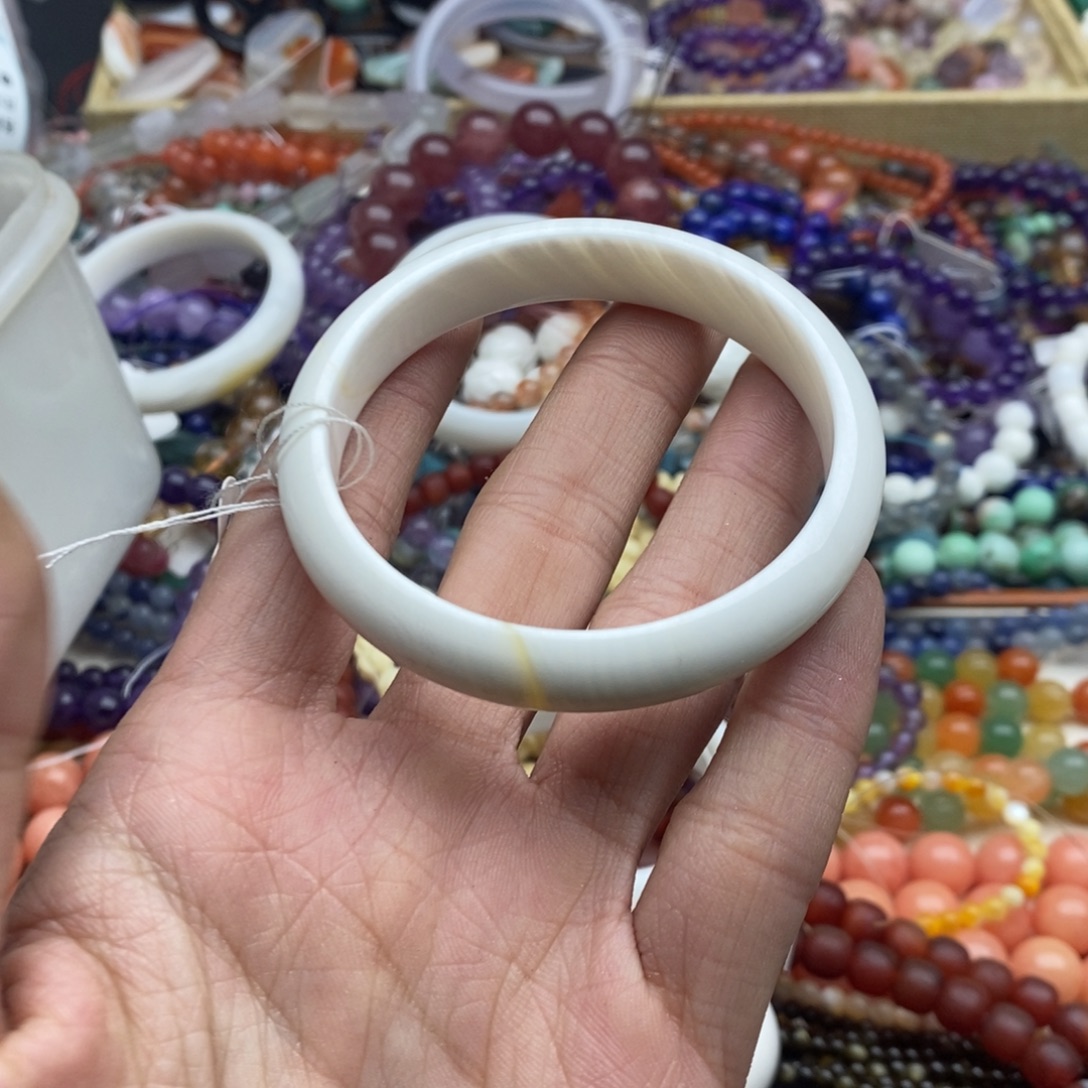 京***宝玛瑙/玉髓未镶嵌珠宝半成品一个车贝壳镯子B146