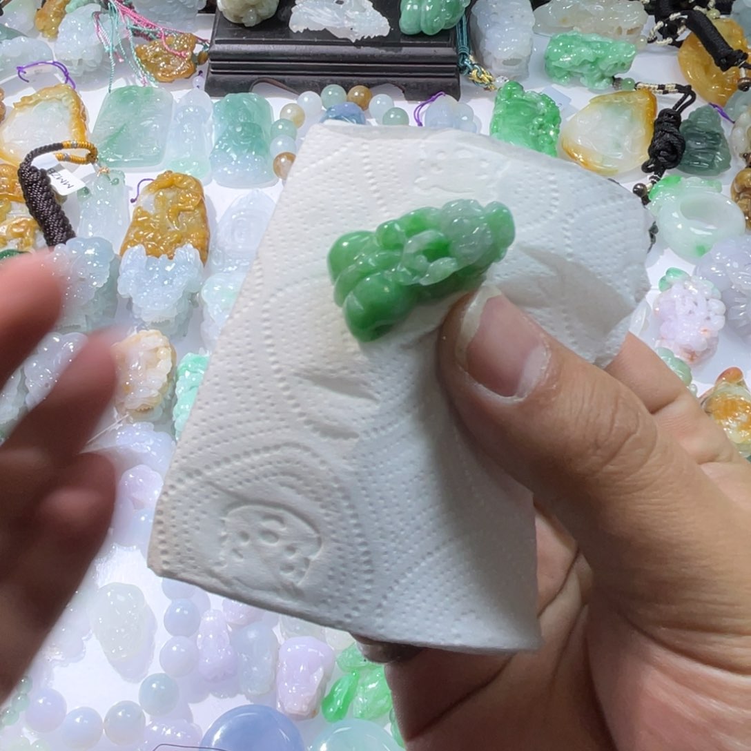 翡翠颈饰未镶嵌天然