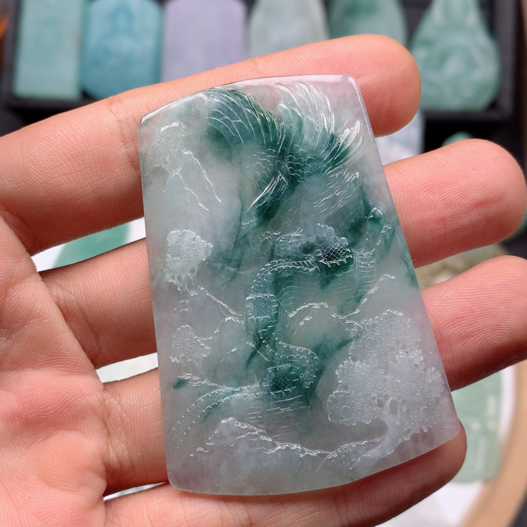 【闪购商品】翡翠颈饰未镶嵌彳**亍山水