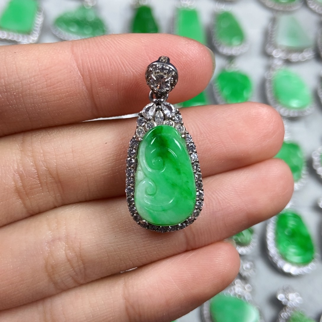 颈饰未镶嵌翡翠如意