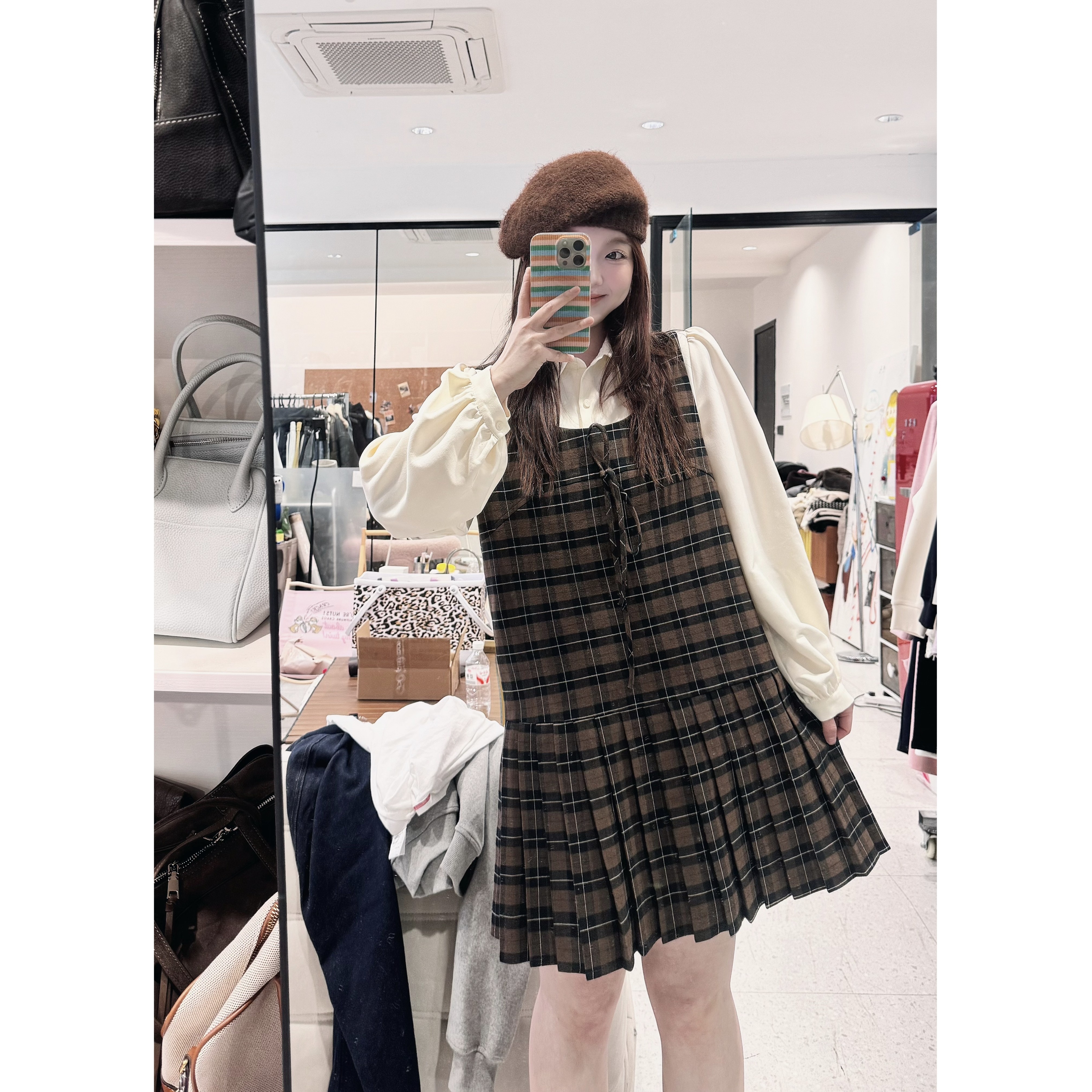 晶咕【恩曼少女】韩系纯色翻领衬衫+下摆拼百褶格纹长短背心裙