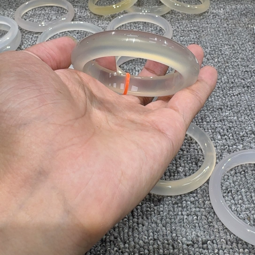 玛瑙/玉髓手镯未镶嵌t**u08