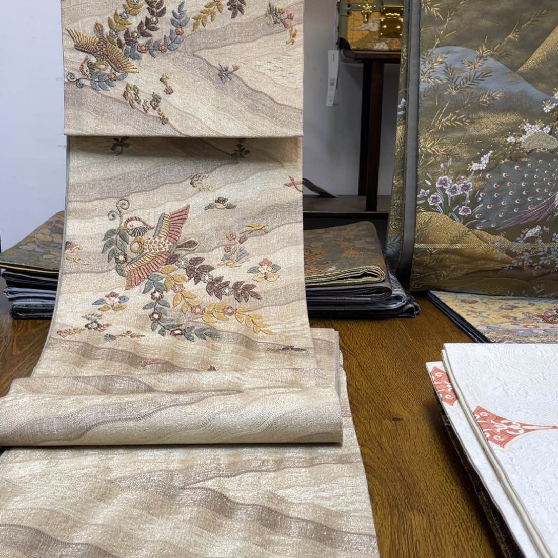 织绣织锦缎，织锦