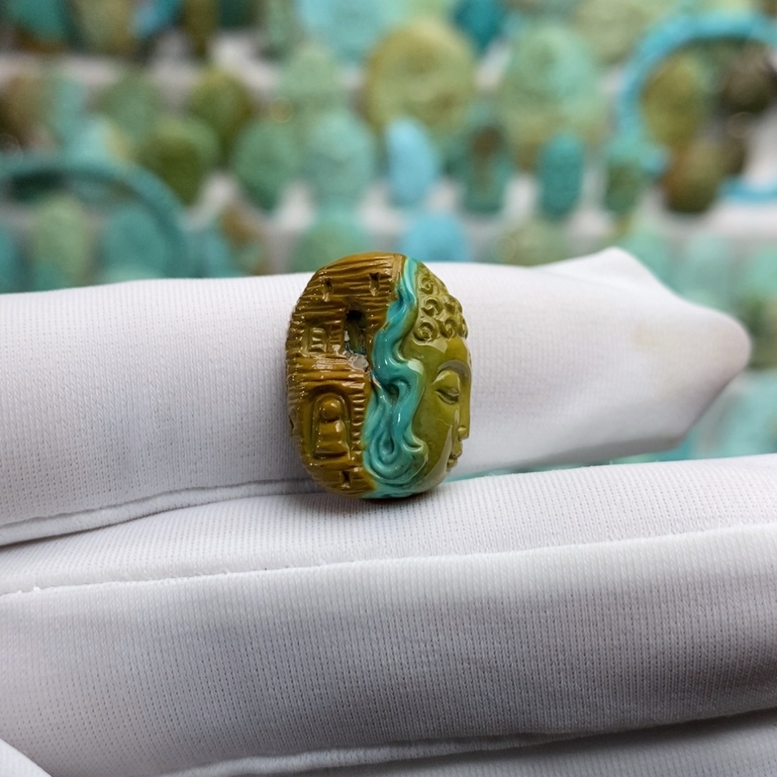 颖***果绿松石未镶嵌绿松石