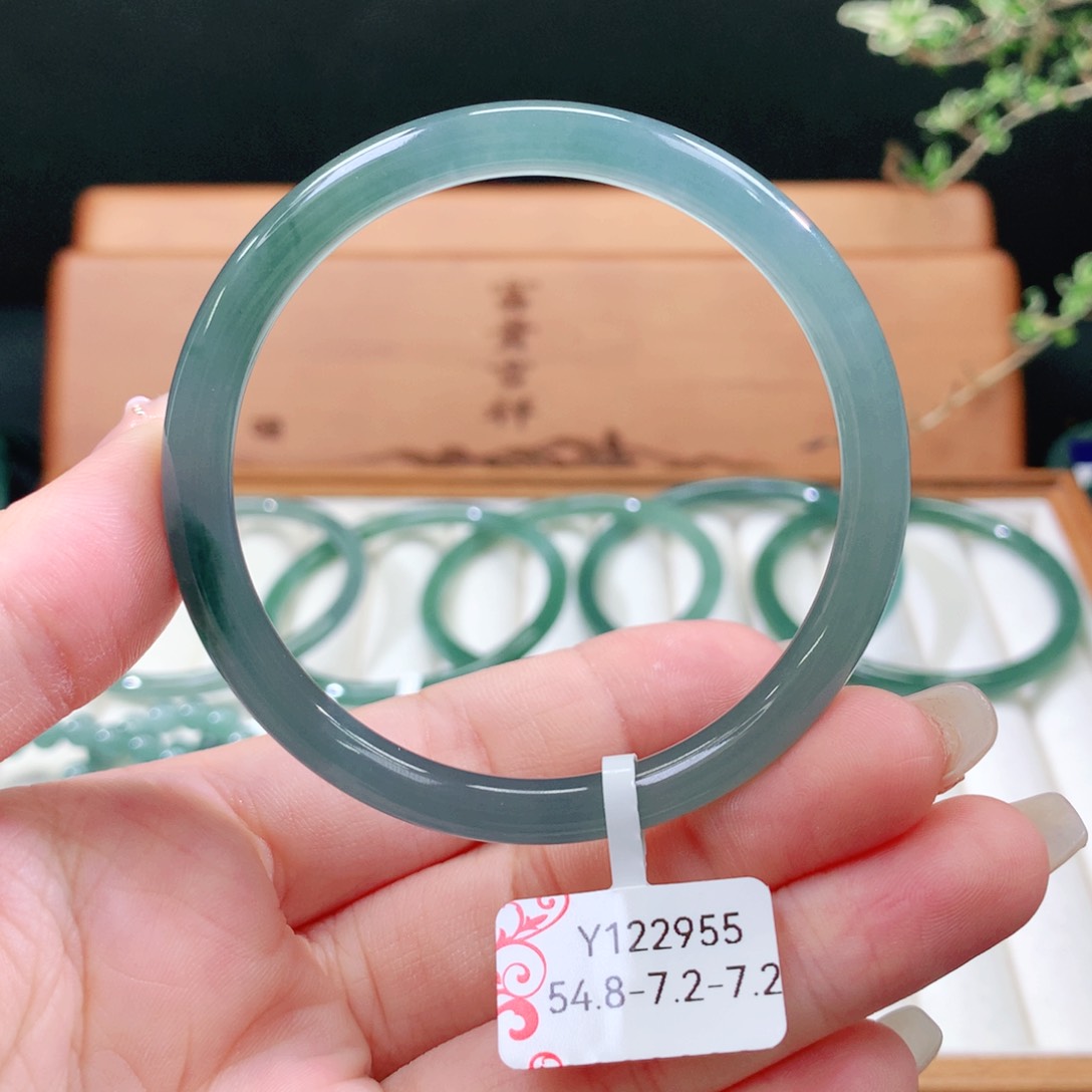 翡翠手镯未镶嵌天然