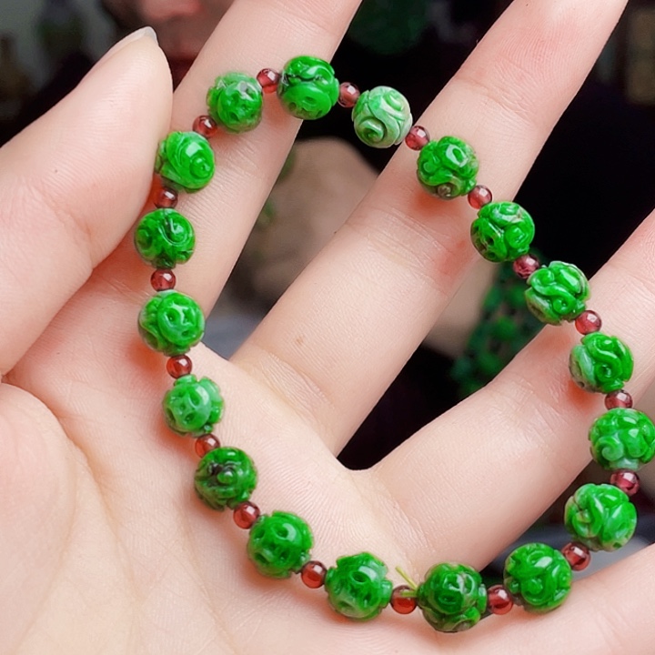 翡翠未镶嵌颈饰多样性