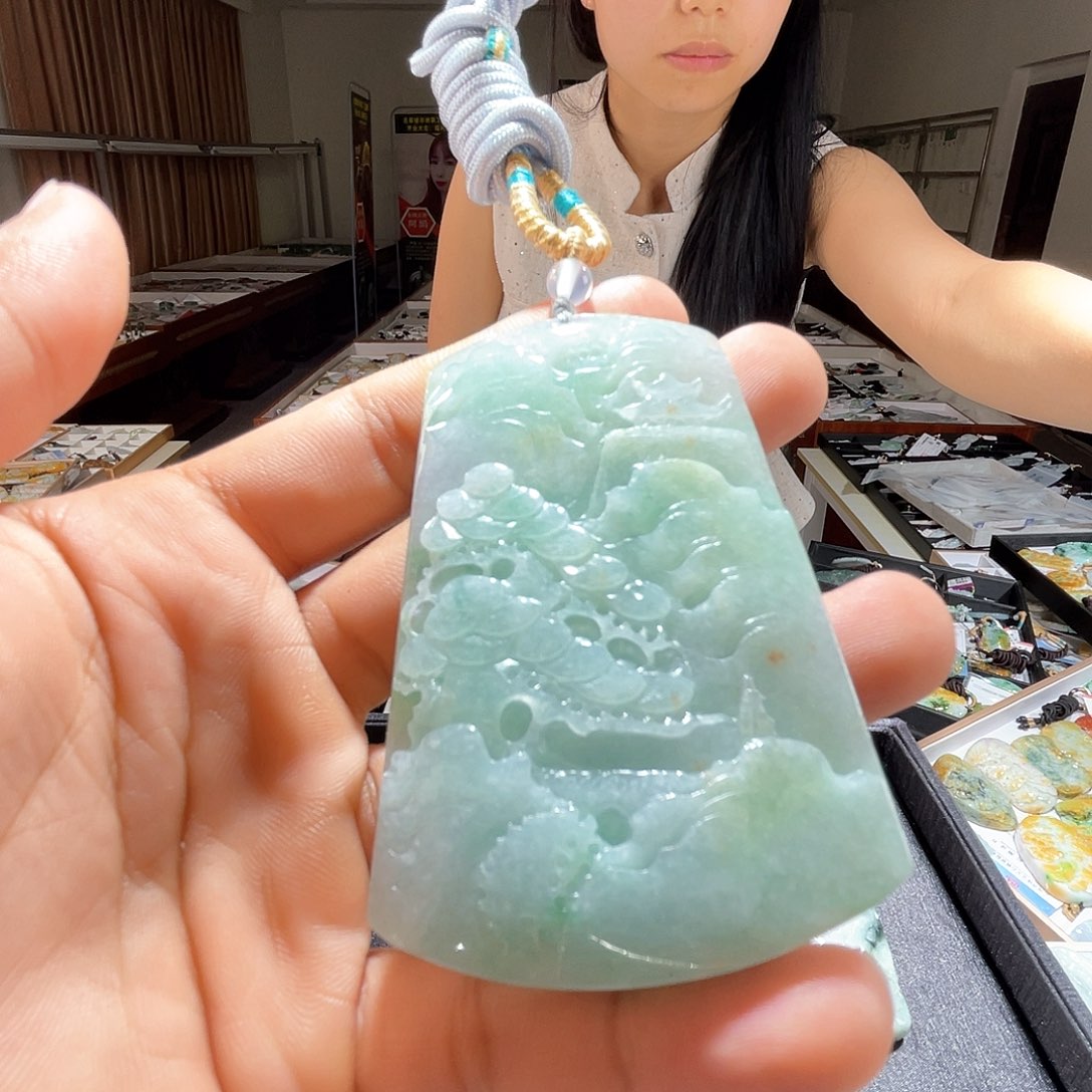 翡翠未镶嵌颈饰一