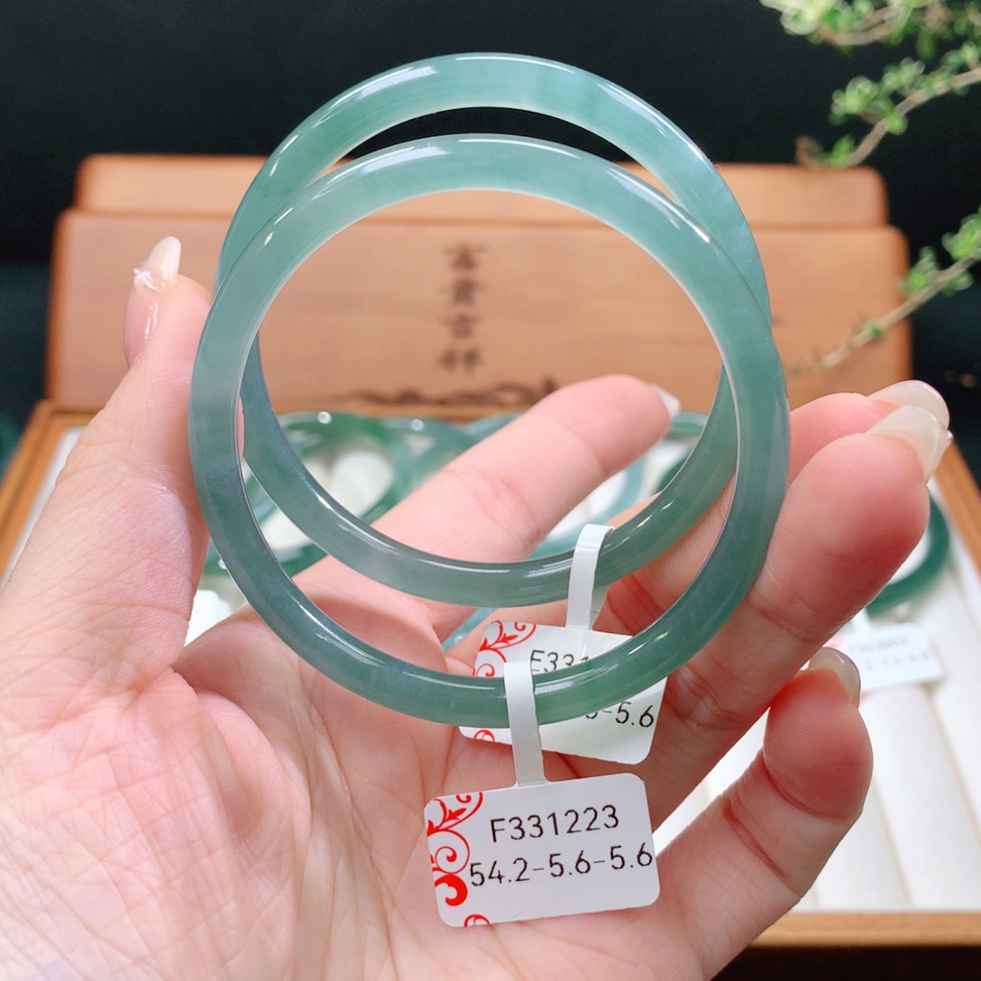 翡翠手镯未镶嵌距***1天然