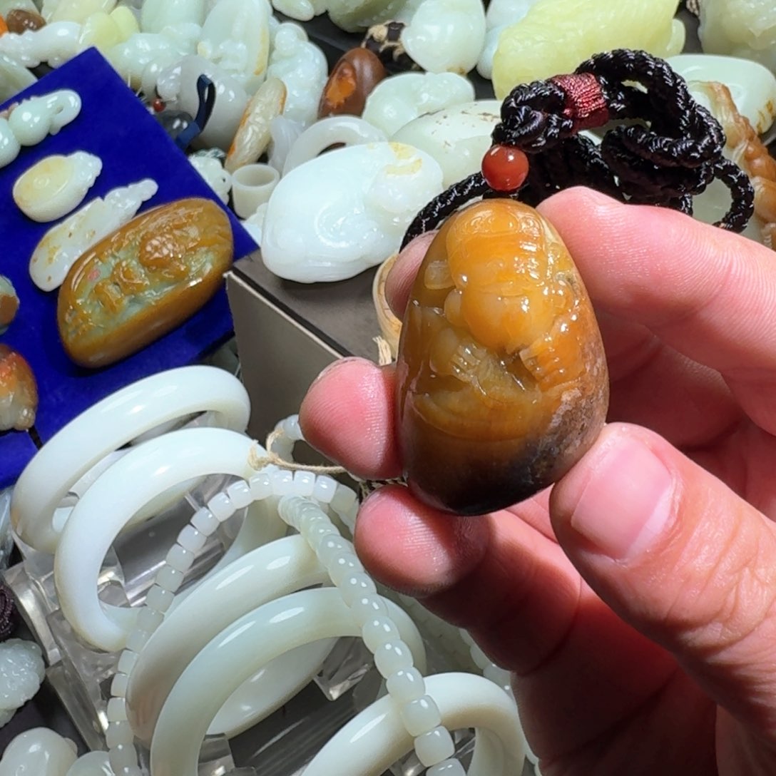 和田玉颈饰未镶嵌