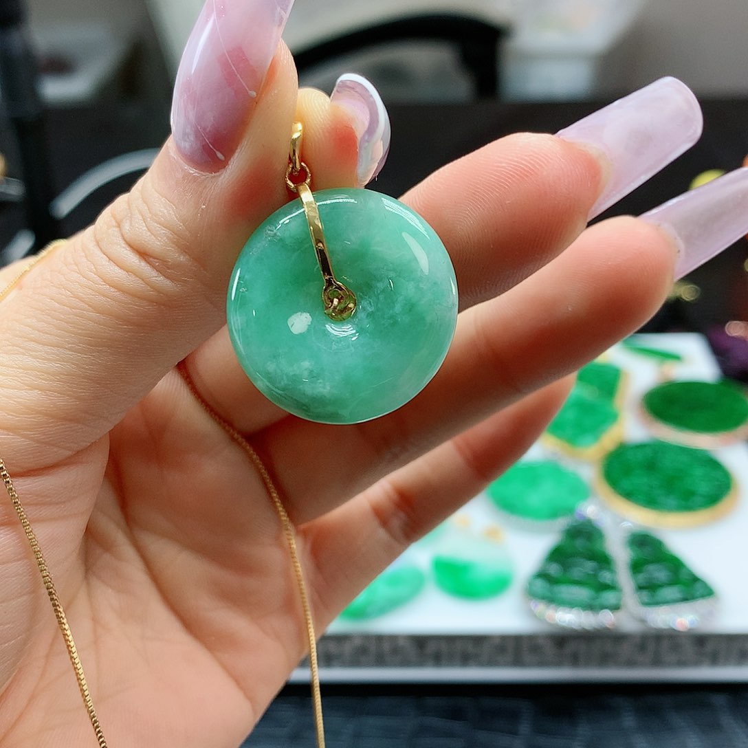 【闪购商品】翡翠吊坠(赠链)未镶嵌