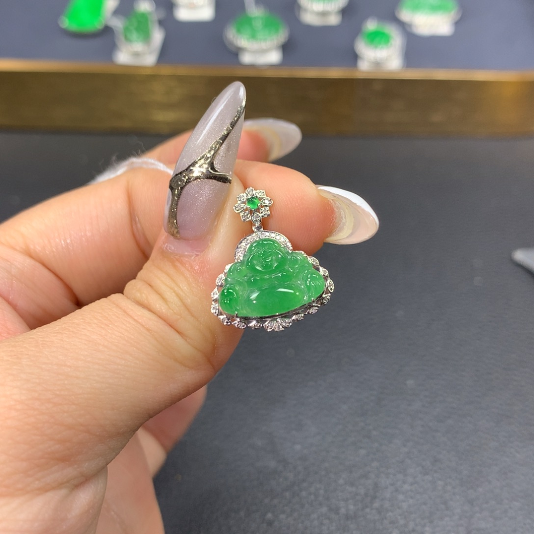 翡翠颈饰18K金镶嵌翡翠