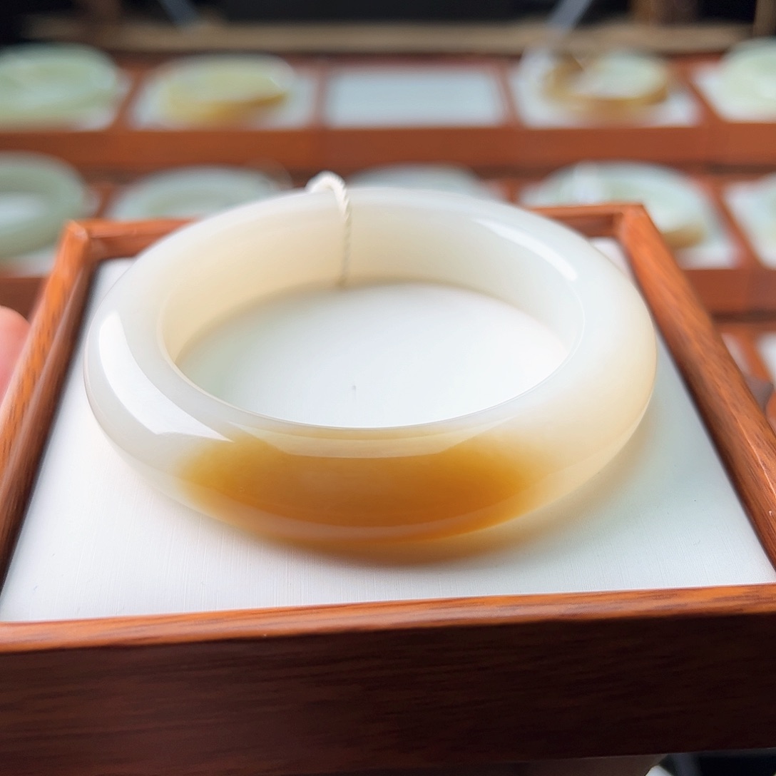 和田玉手镯未镶嵌56