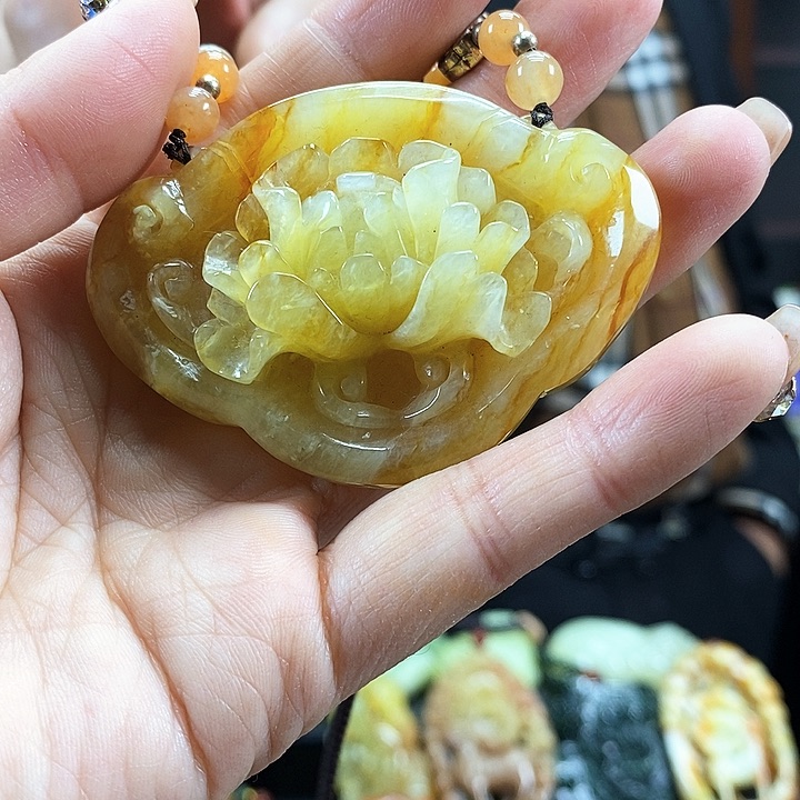 蛇纹石玉吊坠未镶嵌