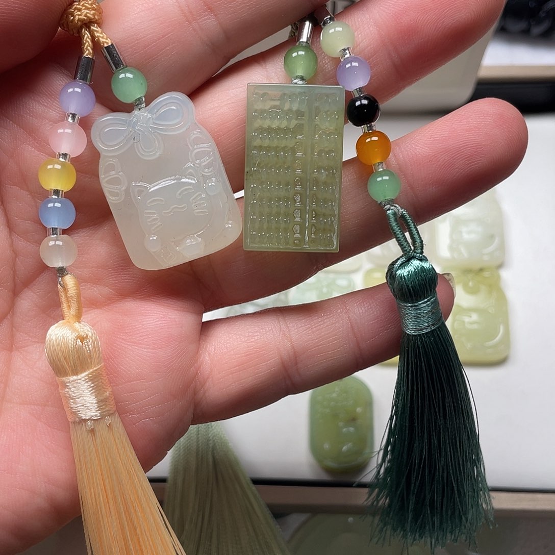 用***3蛇纹石玉未镶嵌颈饰